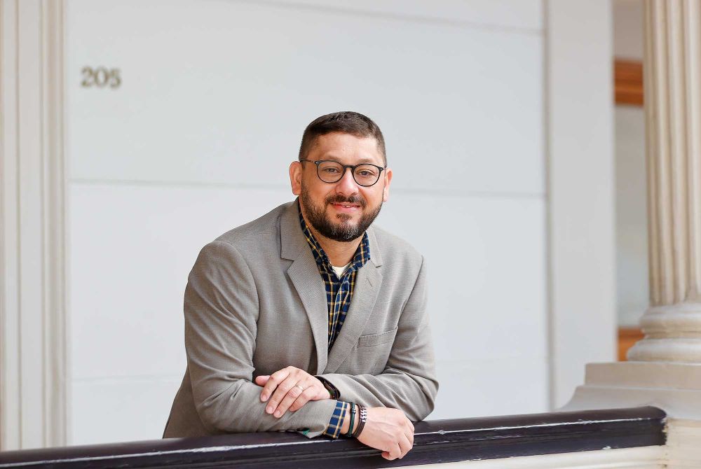 El doctor Cícero Anastácio Araújo de Miranda es Professor Associado del Departamento de Letras Estrangeiras de la Universidade Federal do Ceará (UFC).